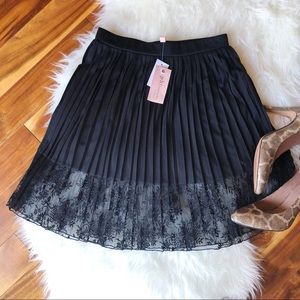 NWT! Philosophy super cute lace trimmed skirt!